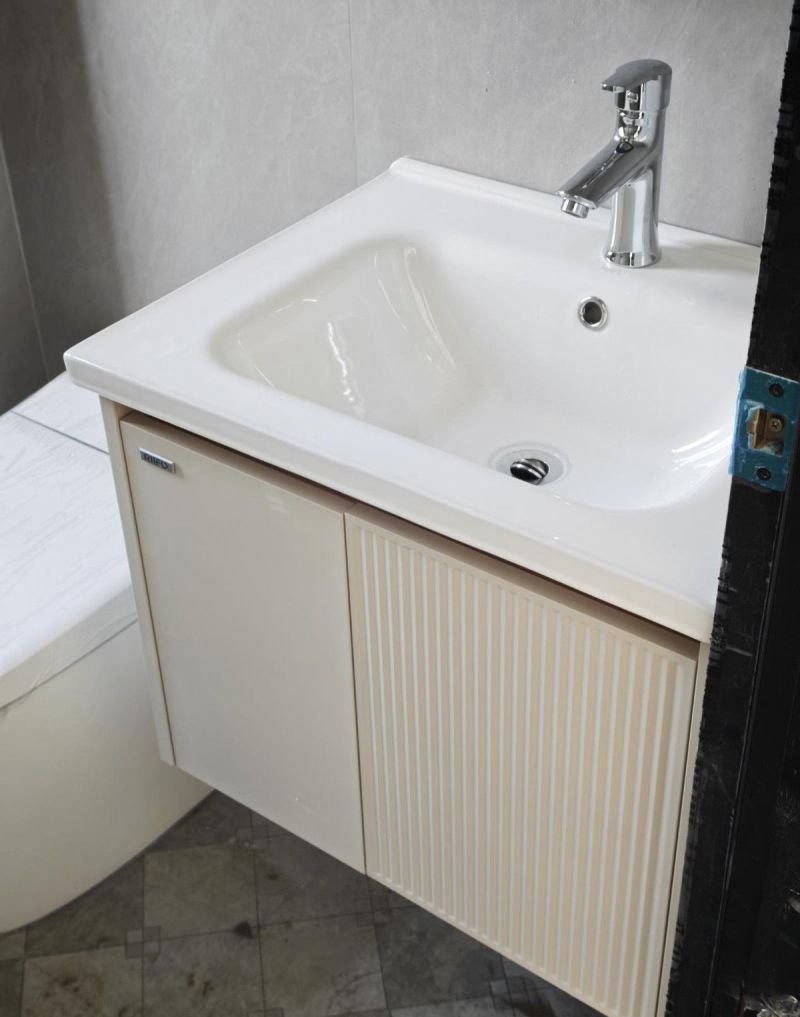 金钢木浴室柜 vs 实木浴室柜：用户真实体验大揭秘！ - 家居知识