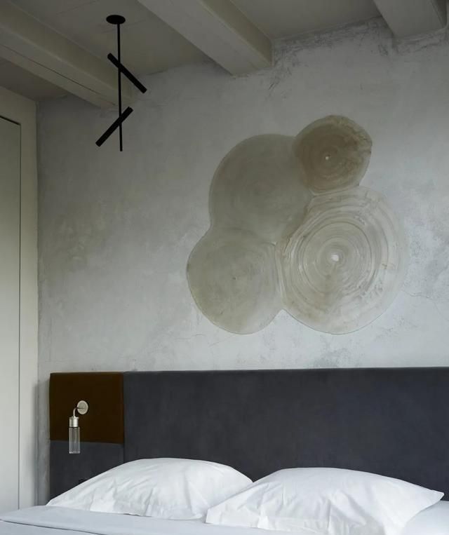 微水泥在欧洲别墅的案例：北欧风邂逅侘寂，优雅于极简冷淡中绽放 - 家居知识