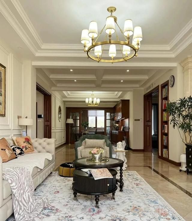 一阿姨晒出135平的家，装修那叫一个简约大气，太有品位了 - 家居知识