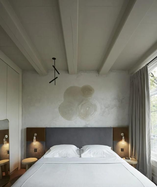 微水泥在欧洲别墅的案例：北欧风邂逅侘寂，优雅于极简冷淡中绽放 - 家居知识