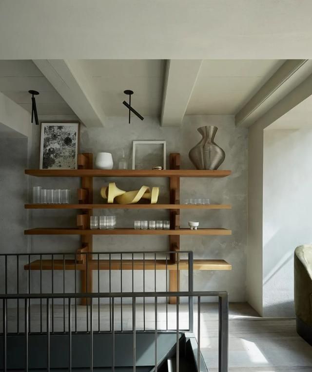 微水泥在欧洲别墅的案例：北欧风邂逅侘寂，优雅于极简冷淡中绽放 - 家居知识