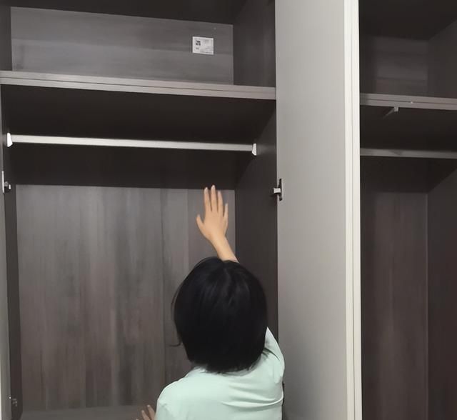 为什么定制衣柜渐渐“跌下神坛”？听内行人说完，我恍然大悟 - 家居知识