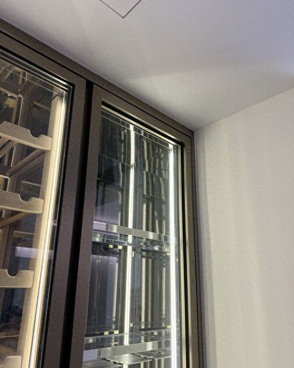 亚克力酒柜与红酒柜定制全指南，从选材到设计一站式解析