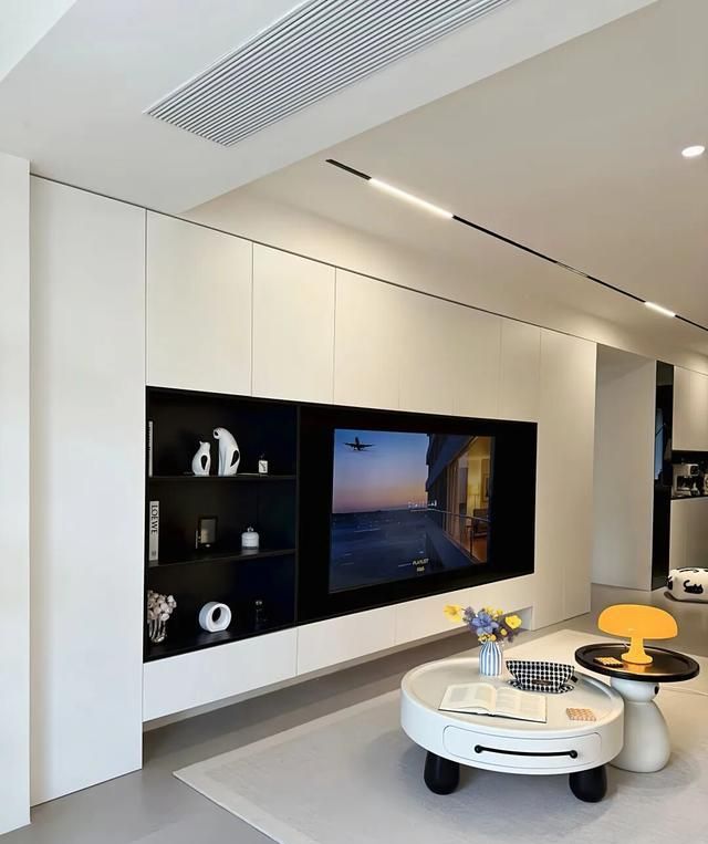 老公坚持把电视墙设计成满墙电视柜，入住后发现真香！ - 家居知识