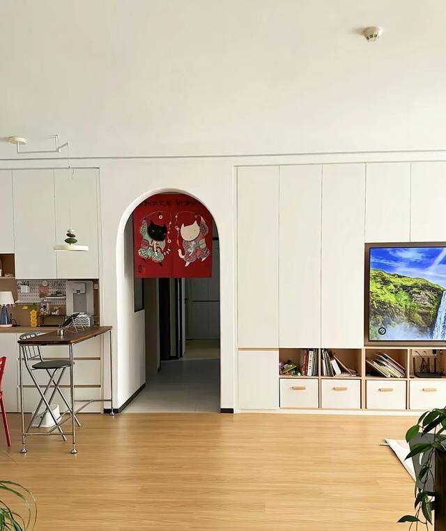 老公坚持把电视墙设计成满墙电视柜，入住后发现真香！ - 家居知识