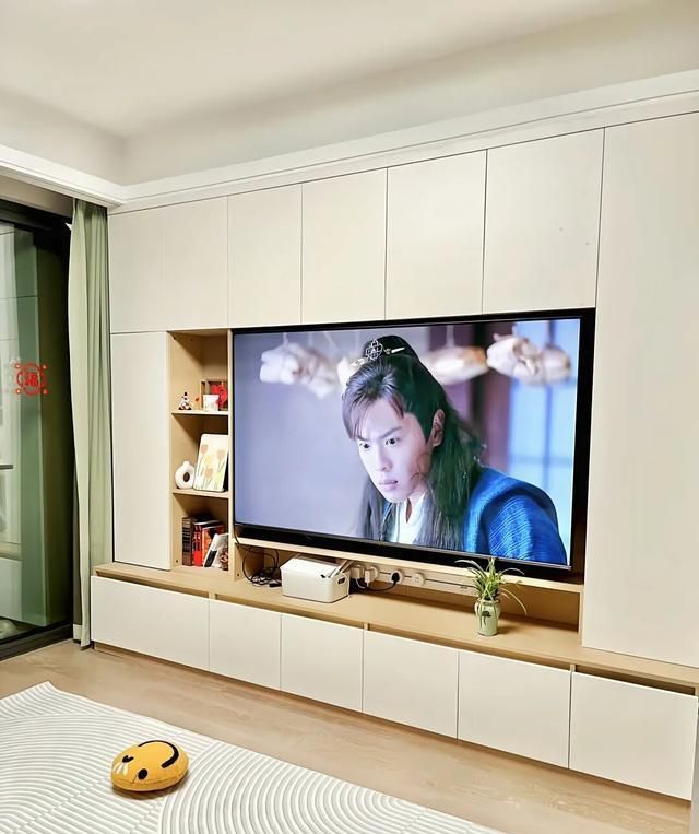 老公坚持把电视墙设计成满墙电视柜，入住后发现真香！ - 家居知识