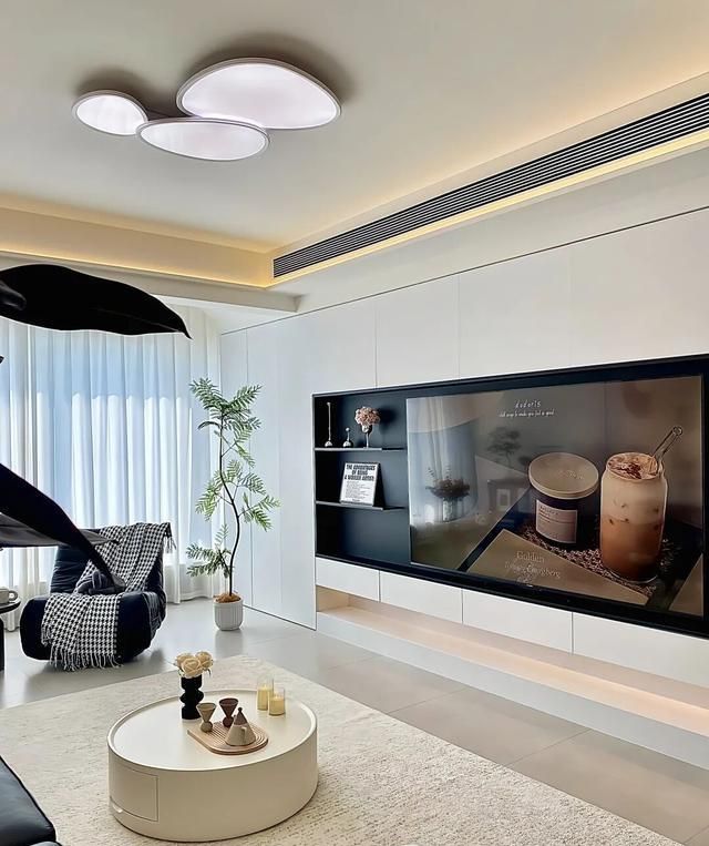 老公坚持把电视墙设计成满墙电视柜，入住后发现真香！ - 家居知识