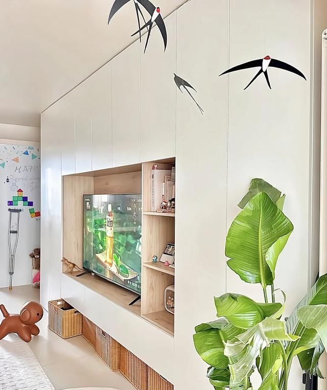 老公坚持把电视墙设计成满墙电视柜，入住后发现真香！ - 家居知识