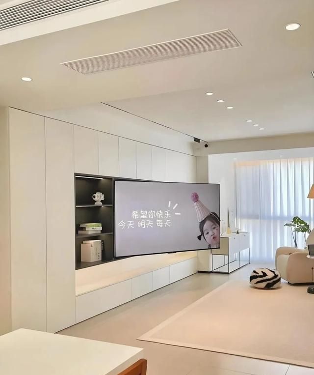 老公坚持把电视墙设计成满墙电视柜，入住后发现真香！ - 家居知识