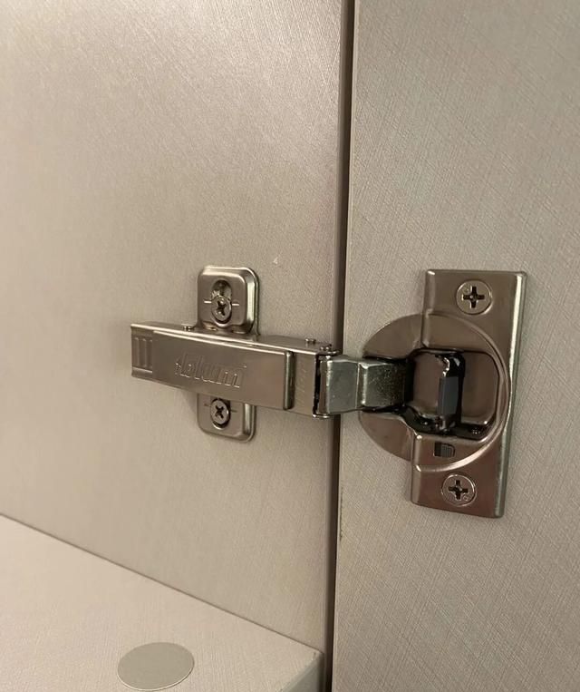 老公坚持把电视墙设计成满墙电视柜，入住后发现真香！ - 家居知识