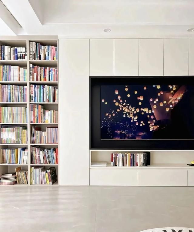 老公坚持把电视墙设计成满墙电视柜，入住后发现真香！ - 家居知识