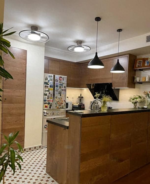 北京一夫妻的家火了，质感温润的美式装修，整个客厅满墙的书 - 家居知识