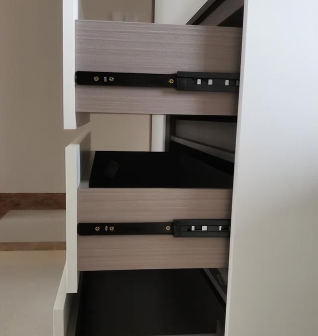 为什么定制衣柜渐渐“跌下神坛”？听内行人说完，我恍然大悟 - 家居知识