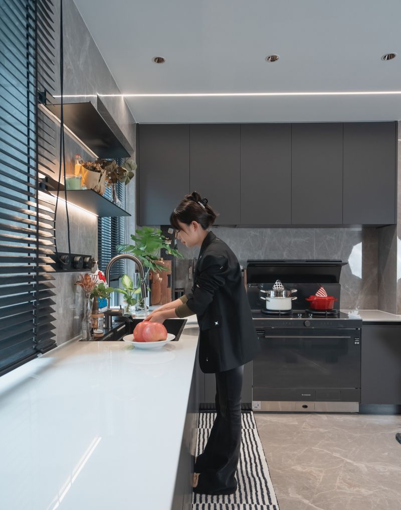 168㎡意式极简家，🟤⚪️⚫️配色真的很高级 - 家居知识