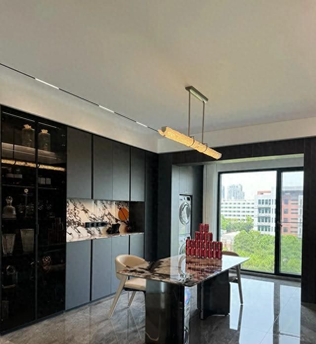 南京美女晒230平意式大平层，梦幻装修让人流连忘返