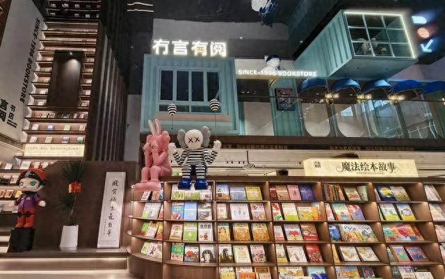 冇言有阅书店，实体空间设计与个性化书架定制案例分享