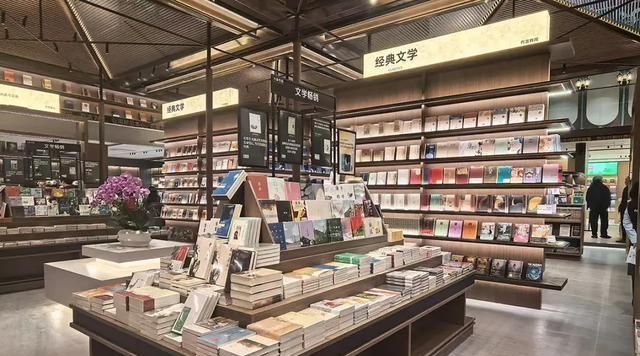 冇言有阅书店实体设计与书架定制案例！ - 家居知识