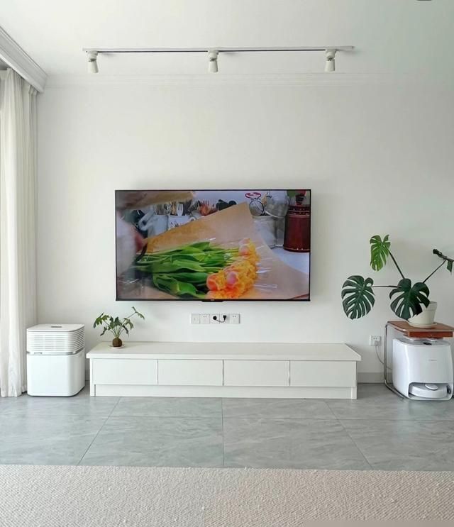 女主晒出“家徒四壁”简约新家，不花哨很干净，真是越简单越幸福 - 家居知识