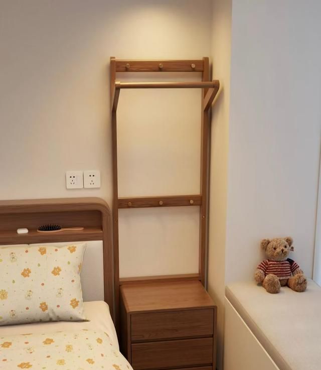 “床头柜”已逐渐退出中国家庭，看看年轻人的做法，高级又实用 - 家居知识