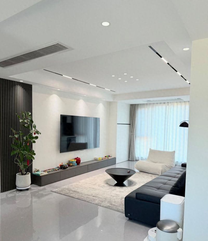 现代简约风完工实景，通铺+无主灯打造高级质感