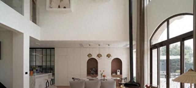 500㎡奶油轻法别墅，住进浪漫与烟火气交织的梦想家