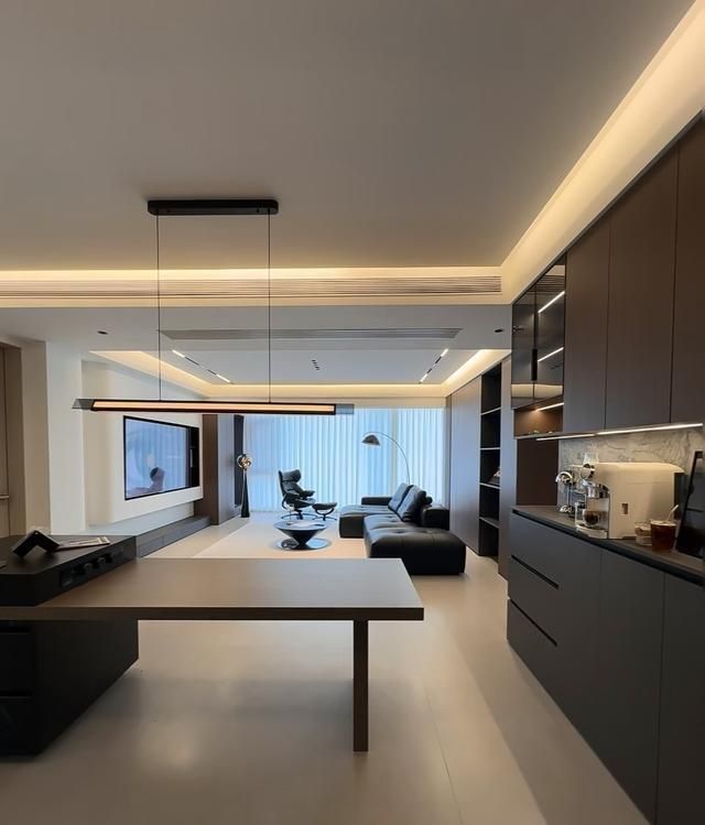 河南一夫妻，不听劝阻一意孤行，装意式极简风，最后效果出人意料 - 家居知识