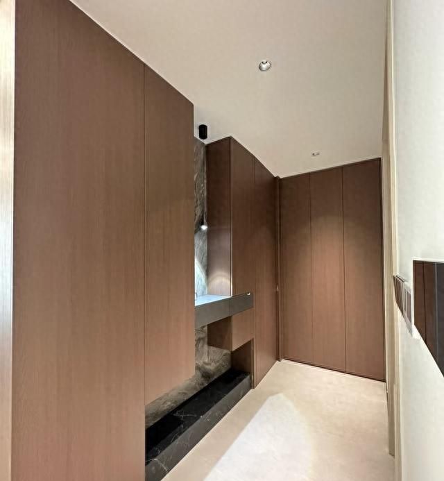 河南夫妻执意装意式极简风 完工效果惊艳众人