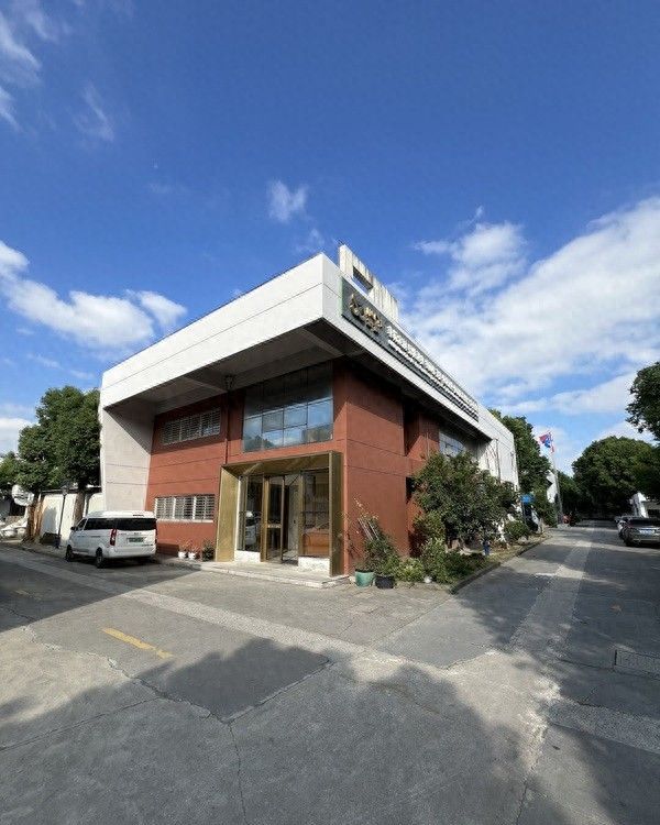 上海酒依实业，专业酒柜引领高品质藏酒新潮流