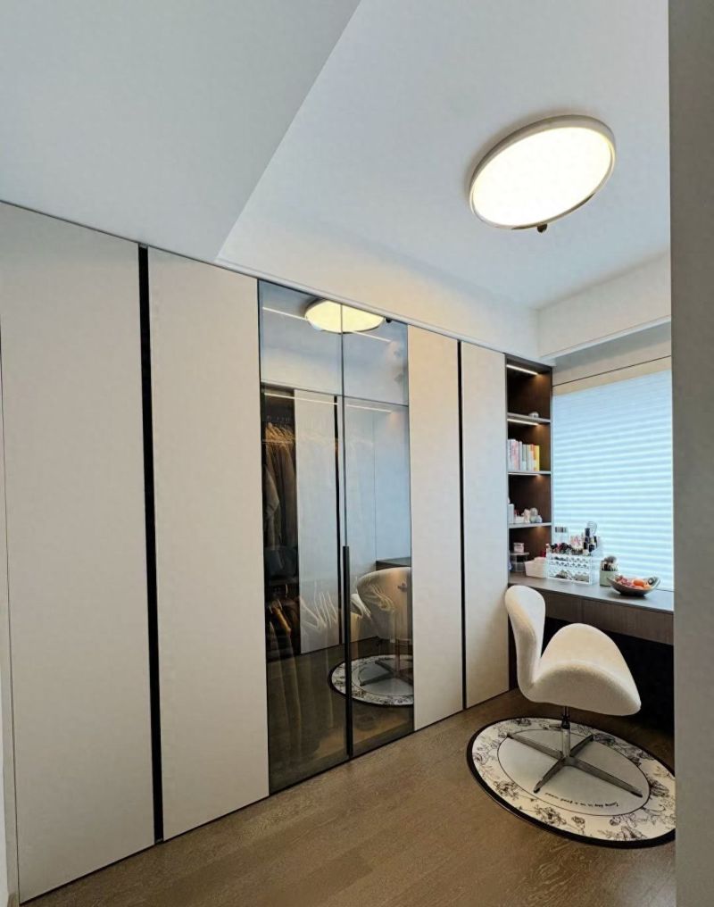 简约风格衣柜定制指南，如何挑选靠谱源头厂家