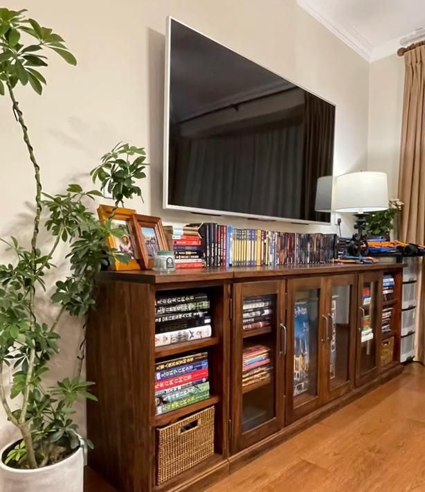 北京一夫妻的家火了：质感温润的美式装修，整个客厅满墙的书 - 家居知识