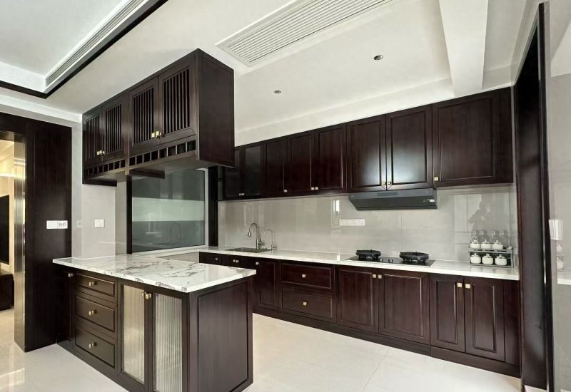 如何选择靠谱的实木橱柜定制工厂？专业指南助你避坑