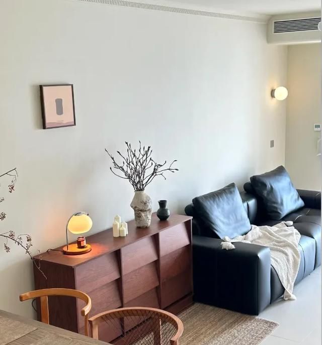 小户型必学！7种“大白墙高级用法”，不挂画也能出片！ - 家居知识