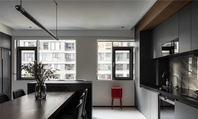 168㎡意式风：木的温润+黑的深邃，高级感藏在材质的对话里！ - 家居知识