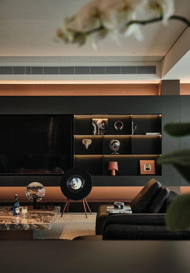 240㎡意式极简大宅，都市中的自然栖居