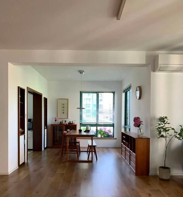 没吊顶没电视墙，阿姨的家极简走红，晒住5年依旧美如画 - 家居知识