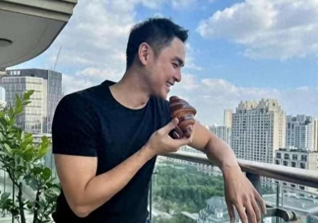 45岁男星上海豪宅曝光，4万电视柜配15万沙发，无戏拍生活仍奢华