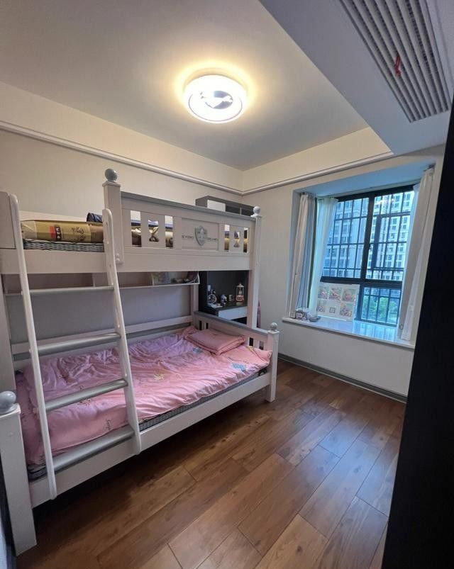 辛苦一年终于乔迁入住，装修现代轻奢风格，全屋很漂亮，很喜欢 - 家居知识