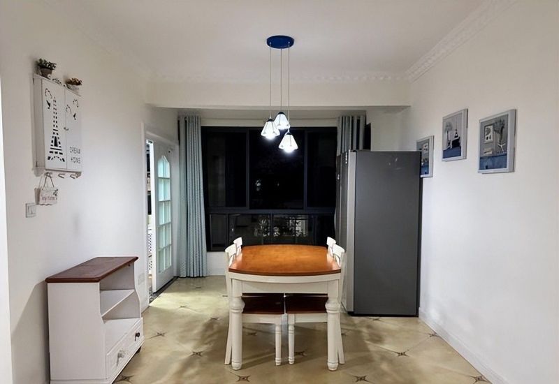 看她家装修的地中海风格，不做吊顶很简单，全屋打扫干净还没入住 - 家居知识