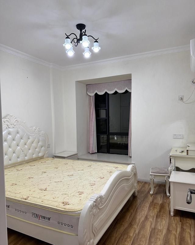 看她家装修的地中海风格，不做吊顶很简单，全屋打扫干净还没入住 - 家居知识