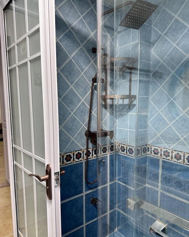 看她家装修的地中海风格，不做吊顶很简单，全屋打扫干净还没入住 - 家居知识