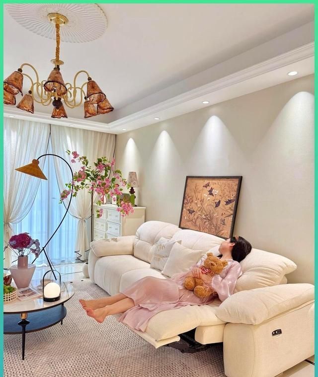 花8万装出奶油风小家，客厅卧室都治愈，邻居来参观直接抄作业！ - 家居知识