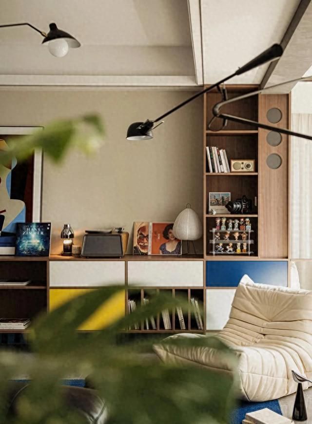 设计师巧融复古、包豪斯与孟菲斯风格打造独特空间