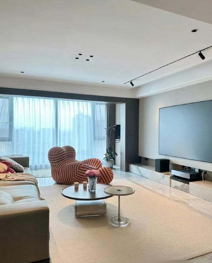 发现一户人家的家火了！装修那叫一个高级，尤其浴室太抢眼 - 家居知识