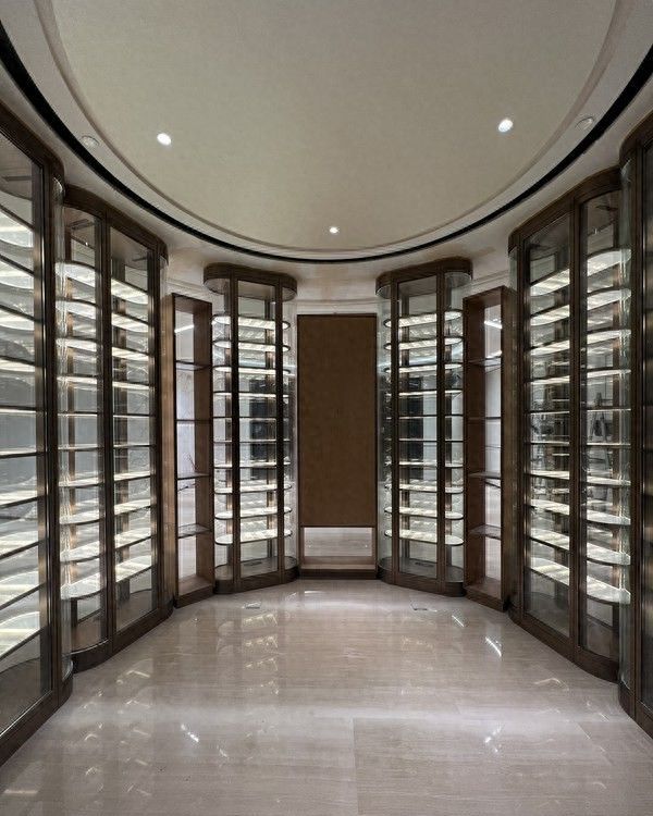 专业亚克力酒柜定制厂家，匠心打造个性化藏酒空间