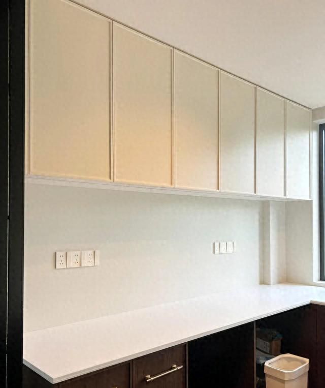 别再装极简了！中古风定制柜，让客餐厅秒变复古酒馆 - 家居知识