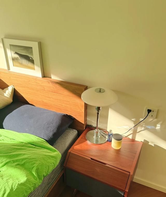 让年轻人的“床头柜平替”惊到了！只要换一个思路，既省钱又实用 - 家居知识