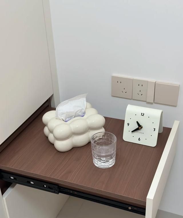 让年轻人的“床头柜平替”惊到了！只要换一个思路，既省钱又实用 - 家居知识
