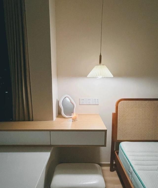 让年轻人的“床头柜平替”惊到了！只要换一个思路，既省钱又实用 - 家居知识