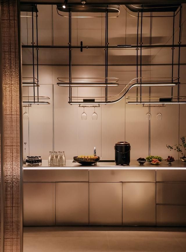 辨析不锈钢屏风、吊架、酒柜定制厂家口碑，哪个值得推荐？ - 家居知识