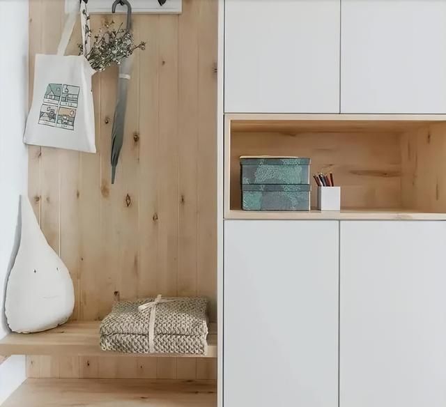 北欧风新房入户，绿色的装点加上原木的设计，清新舒适又美观！ - 家居知识